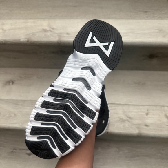 Nike Women’s Metcon 5 Training Shoes Black and White - Picture 6 of 7